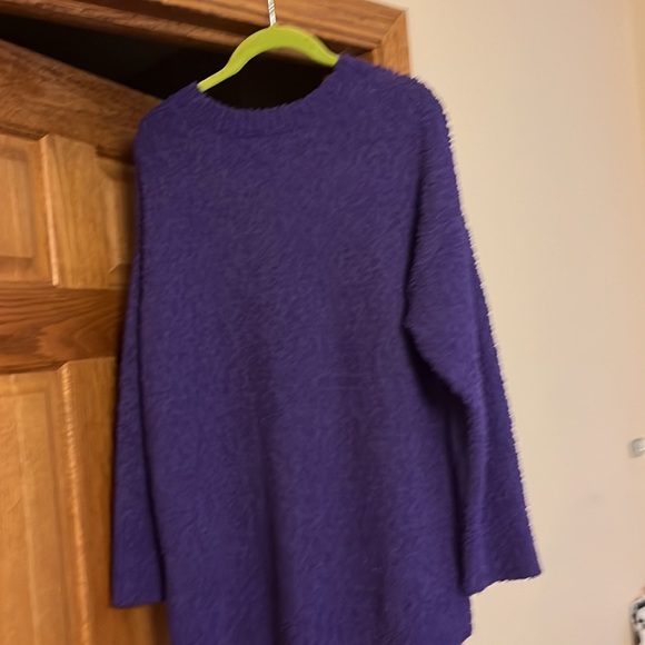 Super Soft Seven Sweater Size Lg - Picture 5 of 5